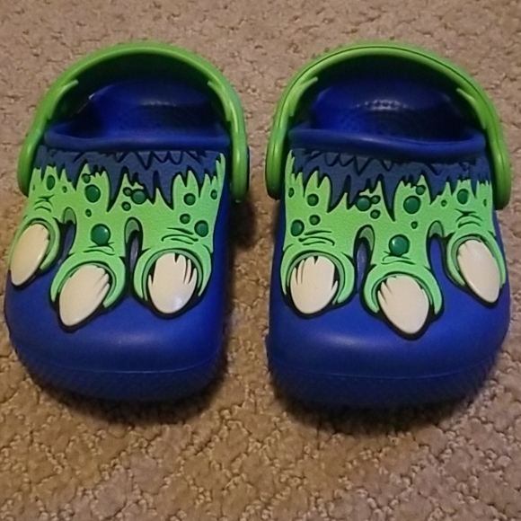 boys crocs size 4
